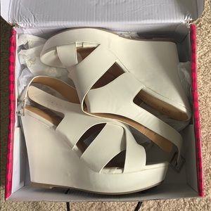 Women’s heeled wedge size 7.5